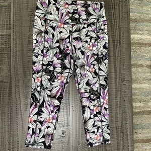 Women’s work out capris